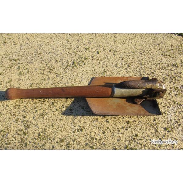 Pelle pioche pliante  �tat d'usage fonctionnel voir photos  marquage pr�sent