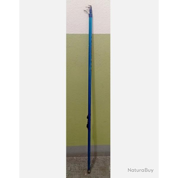 Grande canne neuve Zebco (marque d'Andorre = qualit�). Jamais servi, long et beau lancer bleu 3,80m