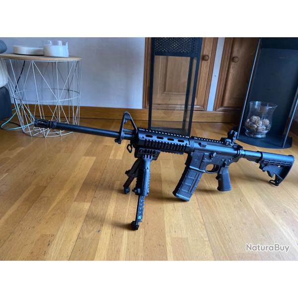 Smith et Wesson MP15 Sport 223 Remington, avec quatre chargeurs de 30 coups et un chargeur de 10