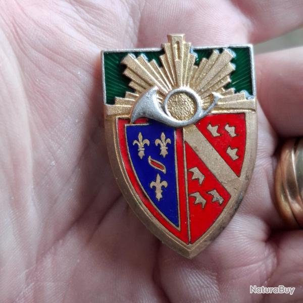 INSIGNE 1 REGIMENT DE CHASSEURS ( PERIODE INDOCHINE - VARIANTE PEU COURANTE )