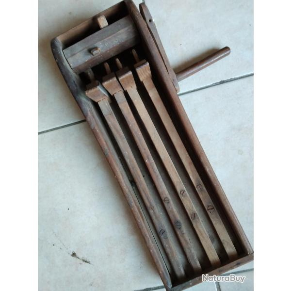 Ancien effaroucheur � marteaux bois massif parfaitement fonctionnel TBE