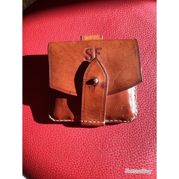 Belle pochette etui  � cartouches gros cuir cousu