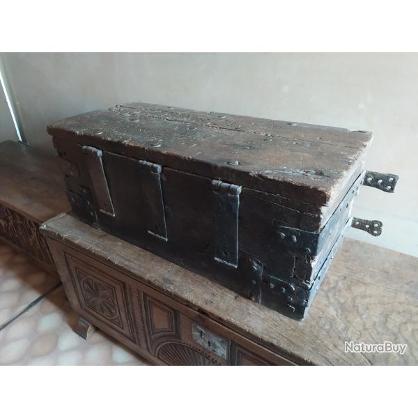 Coffre de bord 18e � munitions