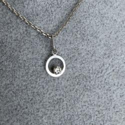 Collier en or blanc massif 18 carat avec pendentif diamant