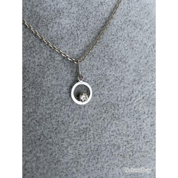 Collier en or blanc massif 18 carat avec pendentif diamant