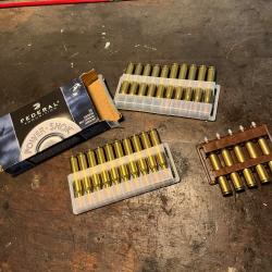 20 cartouches 300 win mag et 5 &eacute;tuis