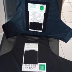 Ench&egrave;re lot de 2 plaques balistiques 3a contre les armes de poings et les lames 43x29 cm et 39x29 cm