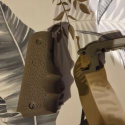 Poign&eacute;e hogue 1911