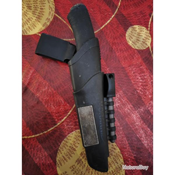 Lot 2 couteaux bushcraft - lames en bon �tat