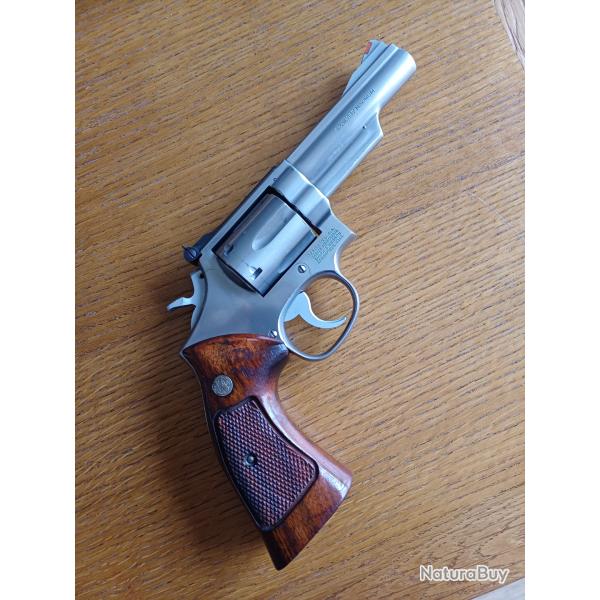 Revolver smith & wesson 66-1 combat  357 magnum