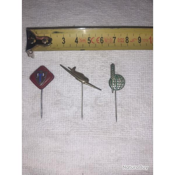 lot 3 attaches cravates Insigne Vichy, Avion et 1 autre