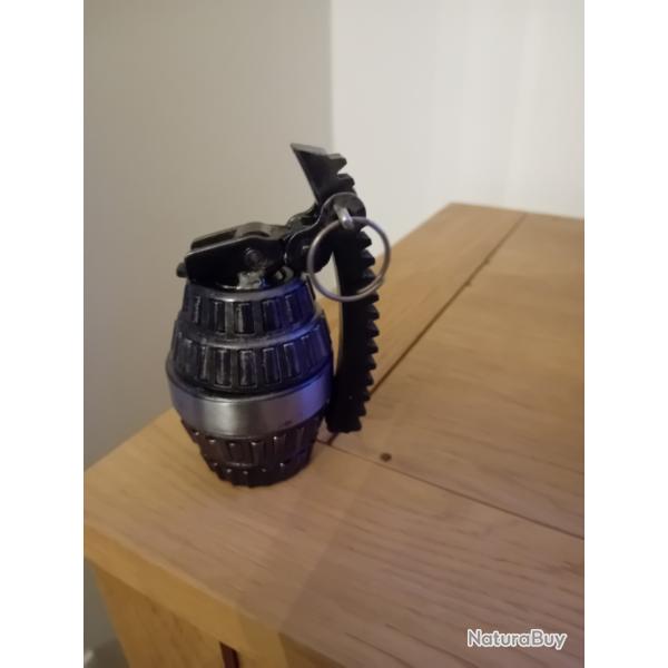 Sculpture r�plique grenade