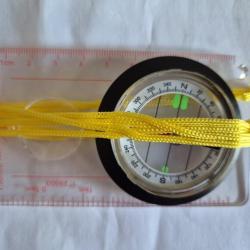 Bousssole d'orientation militaire (boussole, loupe, double &eacute;chelle, cadrant tournant et lacet)