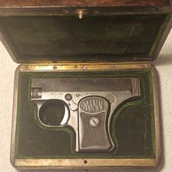 RARE Pistolet MANN 6.35 dans son &eacute;crin d'origine