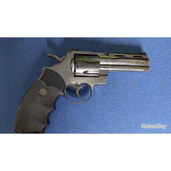 Briquet   r�volver  PYTHON 357 MAG