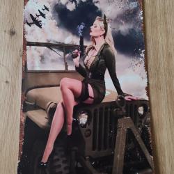 PLAQUE M&Eacute;TAL VINTAGE PIN-UP MOD&Egrave;LE 1