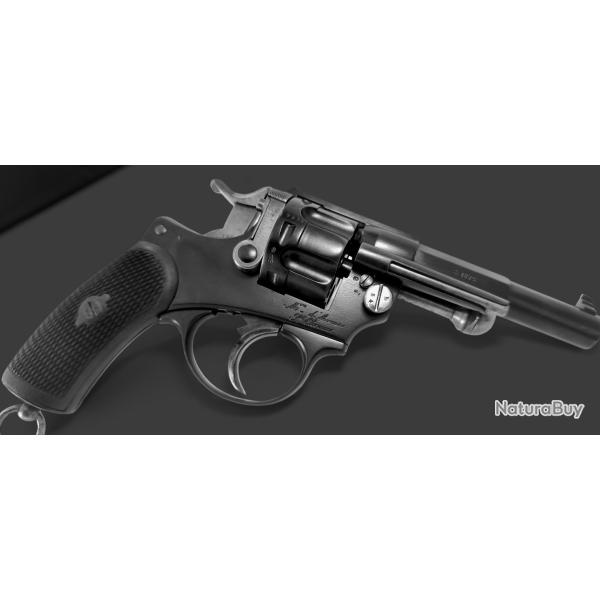 Revolver  Chamelot Officier 1874 ( Rare ) Premi�re ann�e de fabrication 1875  (3902) exemplaires