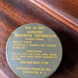 Cr&egrave;me protectrice soleil US army Vietnam neuf de stock