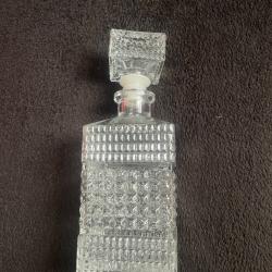 Carafe &agrave; whisky (ou autre) en verre taill&eacute;