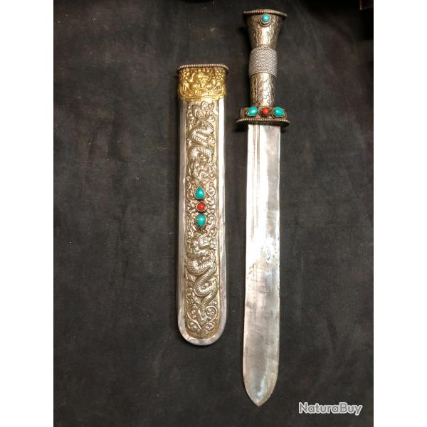 COUTEAU BOUDDISTE TRADITIONNEL TIBETAIN NEPAL LAME SACREE