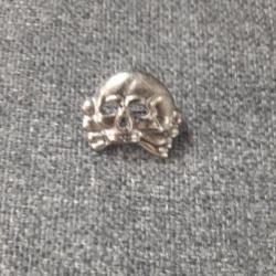 INSIGNE METAL TYPE SKULL  MOD&Egrave;LE BRONZE