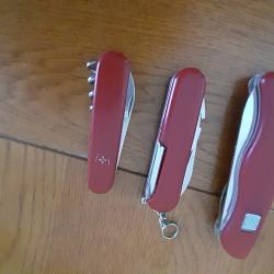 lot de trois couteaux suisse