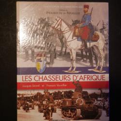 Livre LES CHASSEURS D'AFRIQUE &eacute;dition Histoire et Collections
