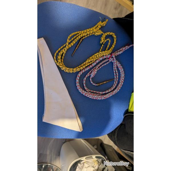 lot de 2 fourrageres + 1 foulard  blanc