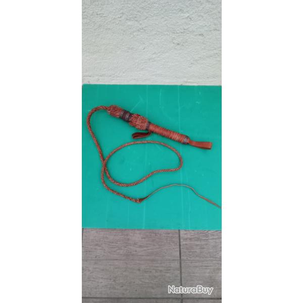 ANCIEN &   EXTRAORDINAIRE   FOUET  DE   DRESSAGE  POUR  GROS  CALIBRE   .