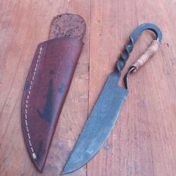 Couteau FORG&Eacute; Custom avec &Eacute;tui en cuir