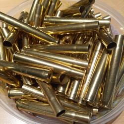 Lot de 88 &eacute;tuis 9,3x74R d&eacute;samorc&eacute;s et nettoy&eacute;s.