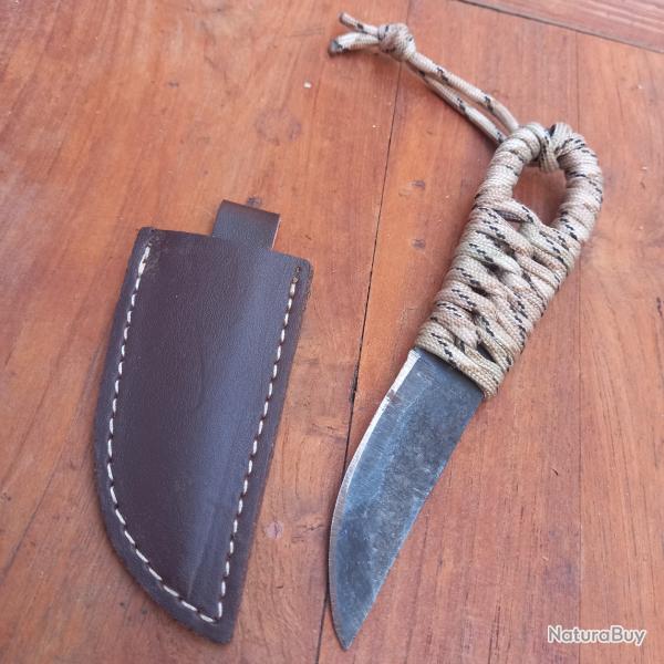 Couteau FORG� Manche en Paracorde �tui en cuir