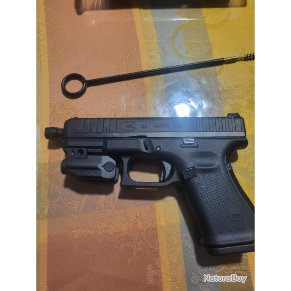 1 � sans prix de r�serve Glock 44 filet� avec 2 chargeurs et silencieux B&T m9X0.75