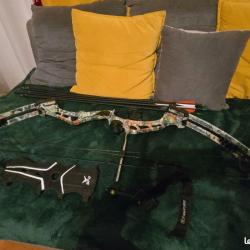 Arc &agrave; poulies de marque next vista &eacute;tat neuf avec fl&egrave;ches carbone et accessoires pret a tirer .Voir