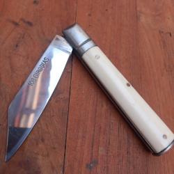 Joli Couteau R&eacute;gional TARBAIS 108 GIRODIAS Manche en ABS Ivoirine