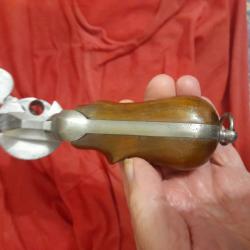 Gros revolver &agrave; broches