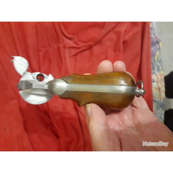 Gros revolver � broches