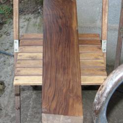 Vends &eacute;bauche beau noyer du limousin plus 25 ans s&eacute;chage air libre.