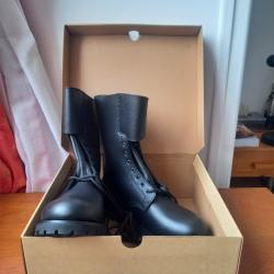 Rangers cuire noire arm&eacute;e fran&ccedil;aise / Neuve / Taille 42