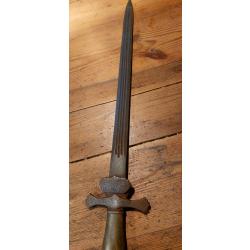 GLAIVE DONT JE CONNAIS PAS L'ORIGINE ( sauf qu'il a toujours &eacute;t&eacute; &agrave; la maison chez mon paternel )