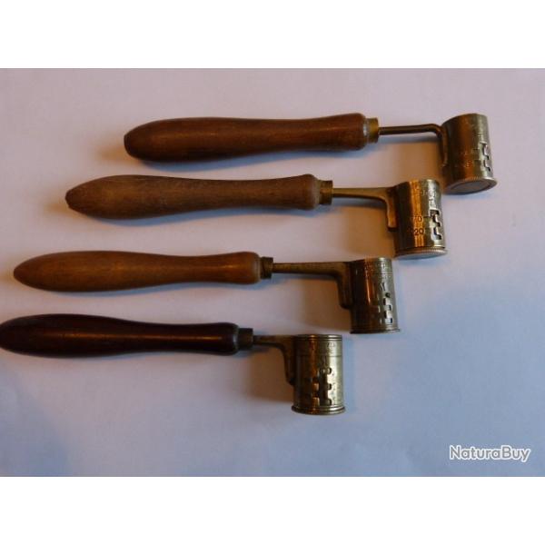 Lot de 4 dosettes � poudre T et M et � plomb