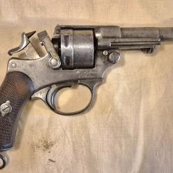 Revolver 1873 SAINT ETIENNE modele 1882 tout aux m&ecirc;mes numero Bon etat de fonctionnements et de pr&eacute;s