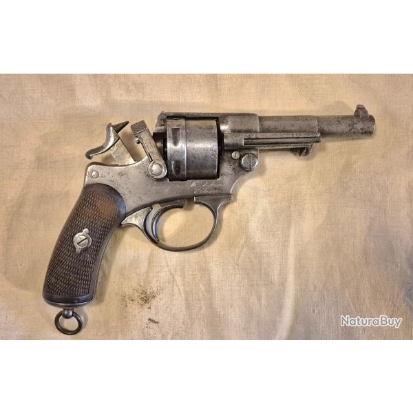 Revolver 1873 SAINT ETIENNE modele 1882 tout aux m�mes numero Bon etat de fonctionnements et de pr�s