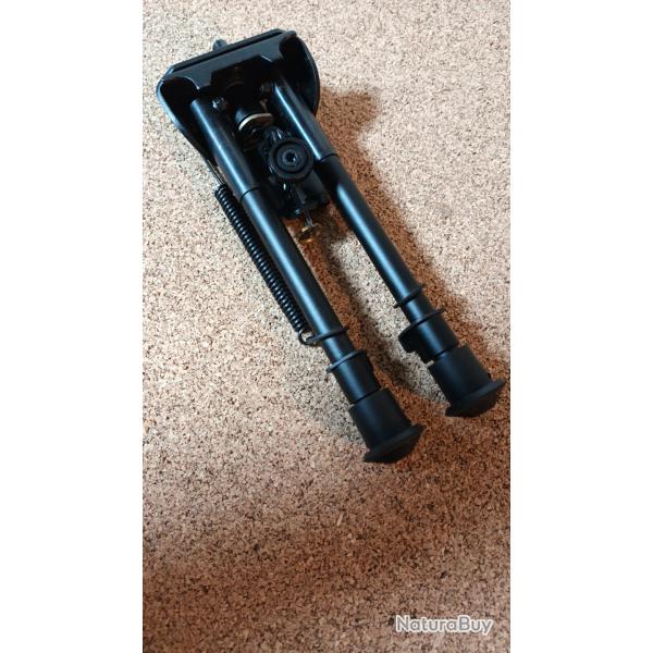 Bipied inclinable type harris