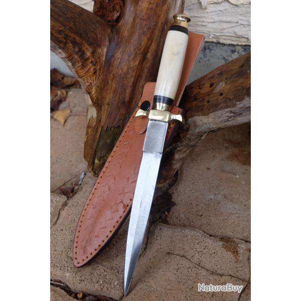 Couteau Dague De Chevalier Lame Carbone 1055 Manche Os Garde Laiton Etui Cuir Fabric Artisanale