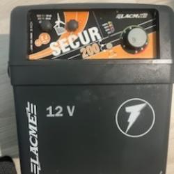Electrificateur de cloture