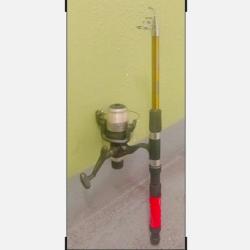 Ensemble 100% Sert (marque europ&eacute;enne= gage de qualit&eacute;). &Agrave; emporter partout (48cm repli&eacute;) &eacute;tat neuf