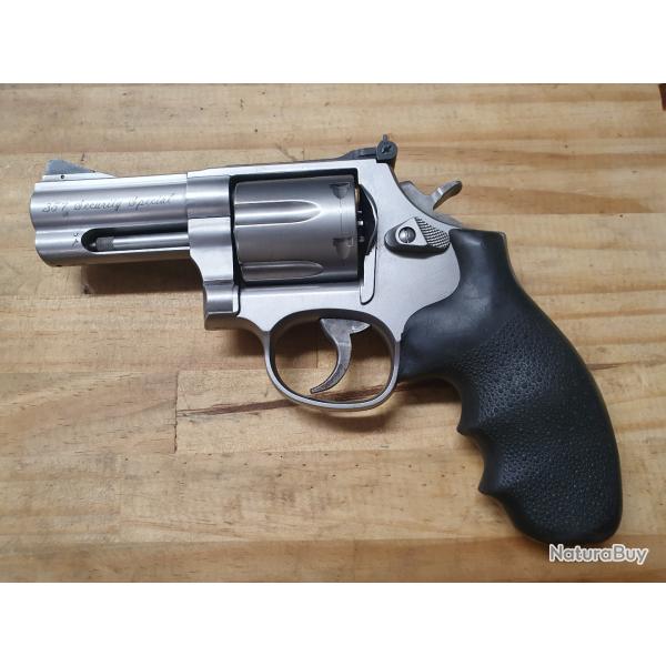 BELLE OCCASION : SMITH & WESSON mod�le 686  " security special " calibre 357 MAG canon de 3"