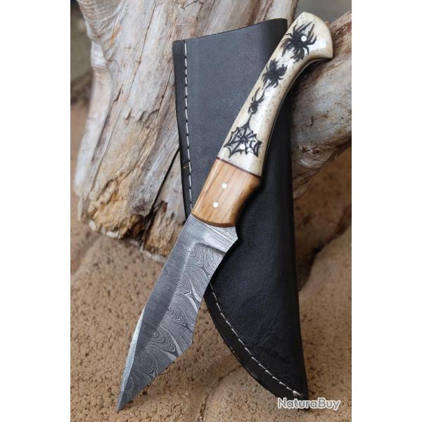 Couteau de Chasse Damas Lame 256 Couches Manche OS Scrimshaw Araign�e Fabr Artisanale Etui Simili