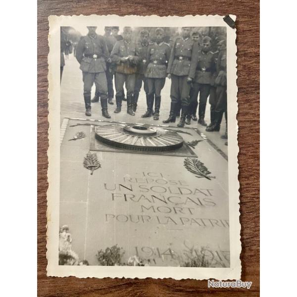 Photo groupe de soldats allemands devant la tombe du Soldat inconnu WW2 1940
